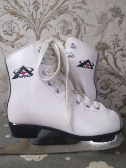 Коньки для девочки 8-10 лет5000тг
