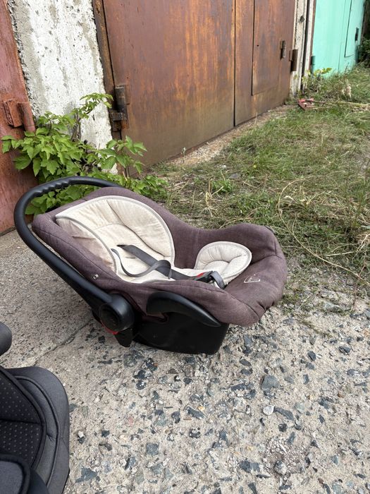 Автомобильное кресло переноска