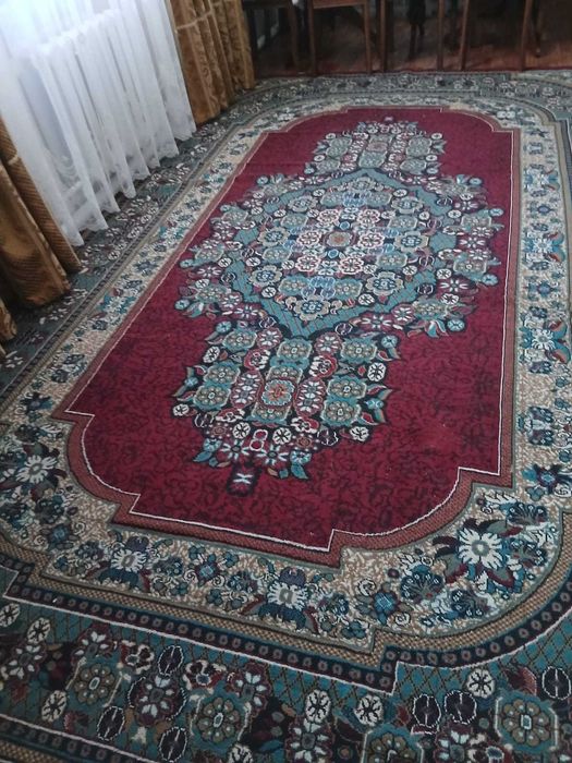 продам ковер 2,5 на4,0