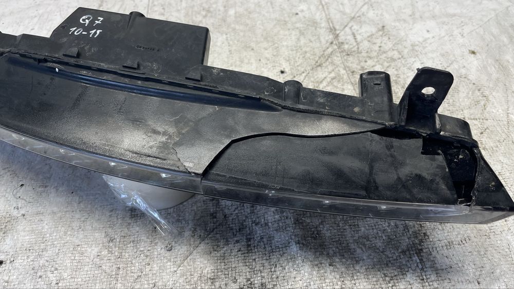 Audi Q7 10- десен и ляв халоген