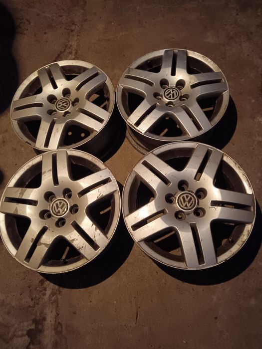 De vânzare jante de aluminiu pe 15.pret 500 de lei