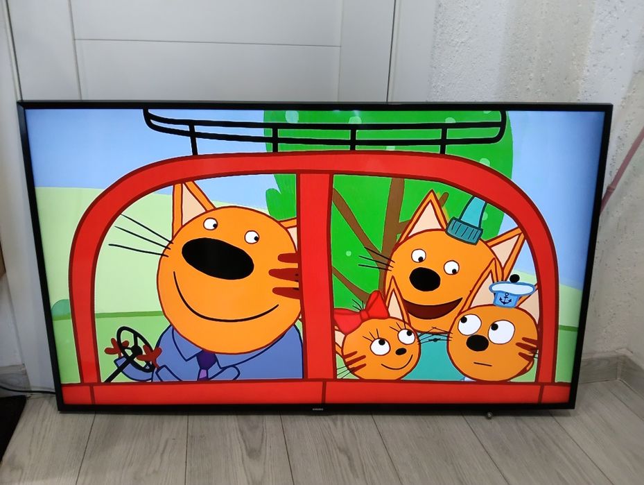 Продам большой телевизор  smart tv