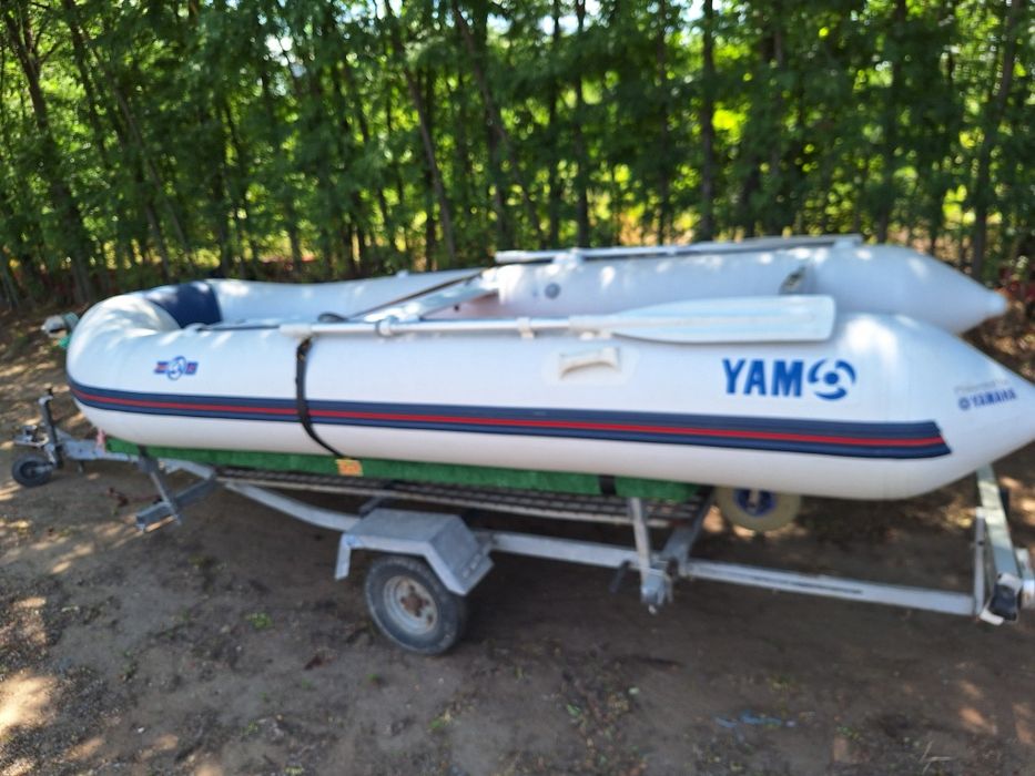 Barca YAMAHA + motor YAMAHA 8 cp
