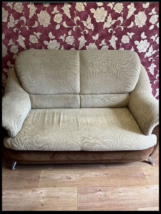 Продам 2  тумбы под тв, диванчик