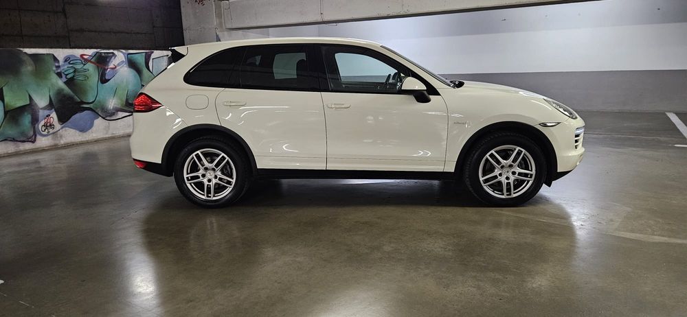 Vand Porsche Cayenne, 3.0 diesel, an 2013, Alb Perla 4x4, Ingrijit Acte la Zi