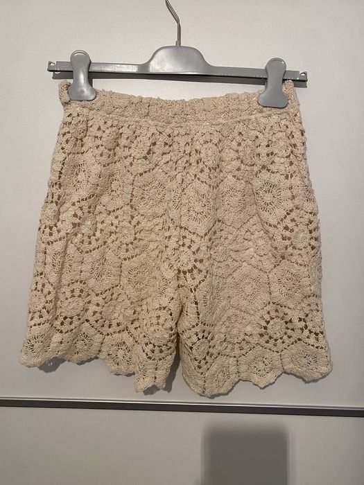 Pantaloni scurti din dantela