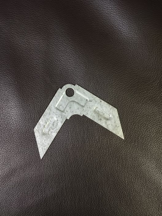 Уголок монтажный 20