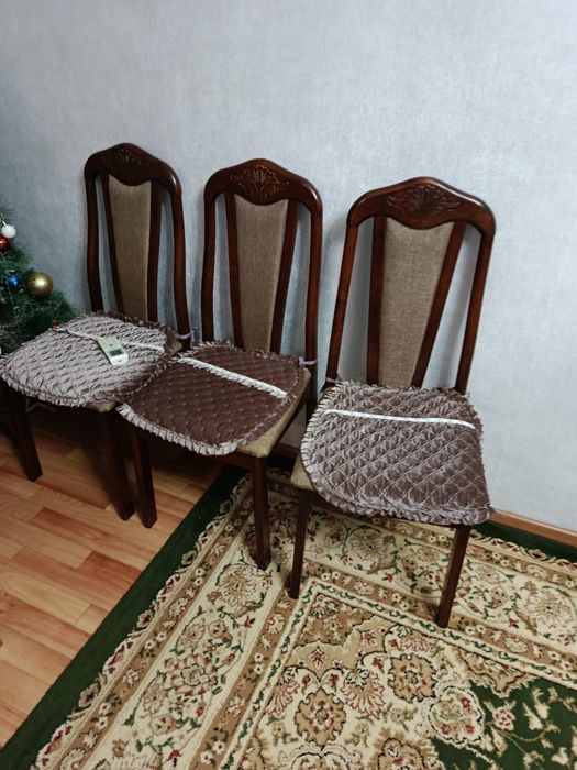 Стол со стульями