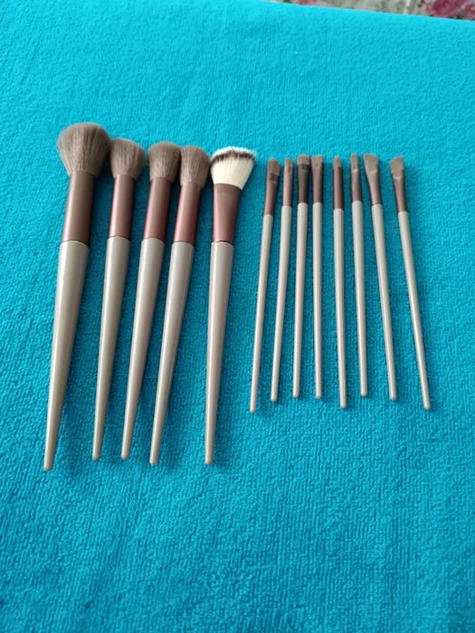 Vând Set 13 Pensule pentru Machiaj Noi
