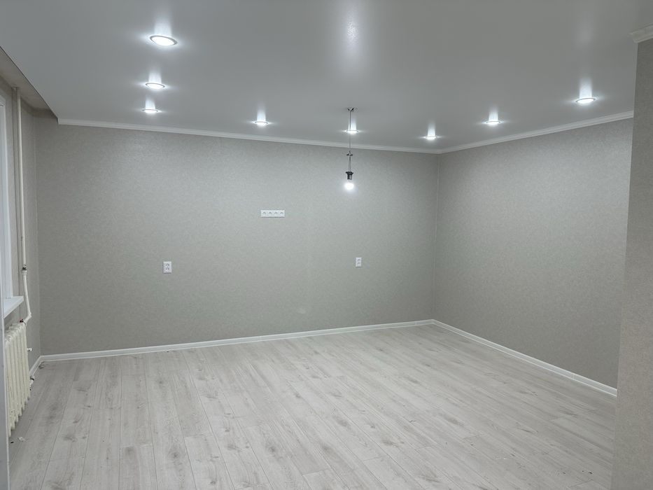 Продам полуторку 6 мкр 1 дом