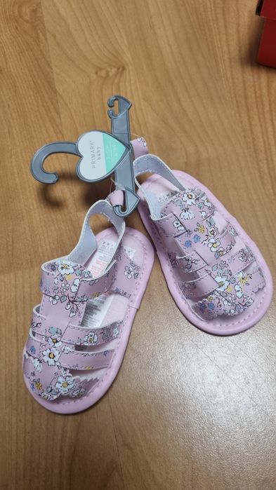 Бебешки буйки, сандали