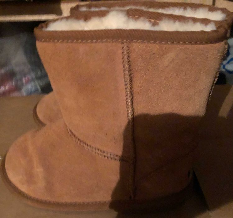 Cizme UGG Australia, piele intoarsa si blana, ca noi, mar. 34