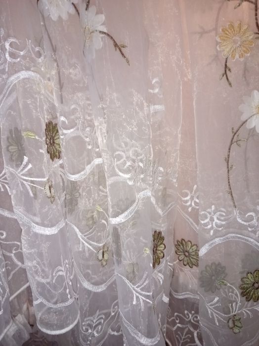 Продам тюль 4 *230 см, шторы 310*280 см