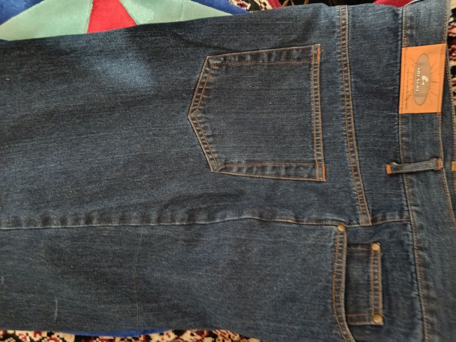 Продается джинсы.