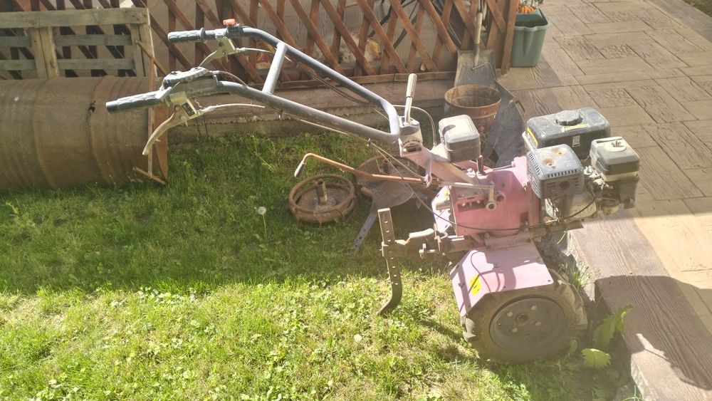 Vând motocultor 6,5 cp benzina.