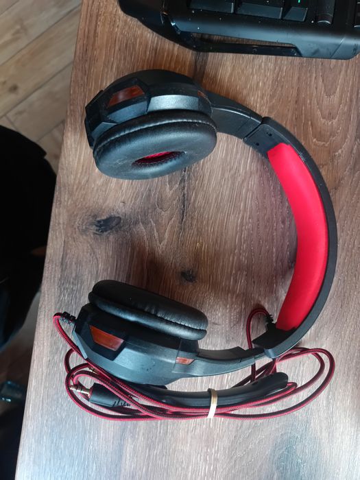 Casti wireless sau gaming cu fir