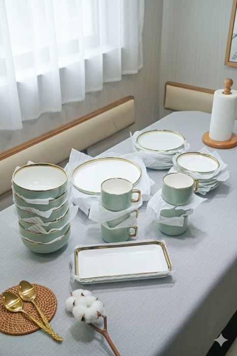 Чайно- столовый сервиз Vassila Collection (32 предмета, новый)