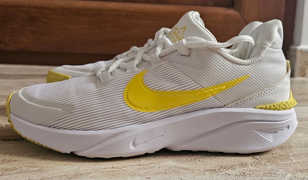 Pantofi sport Nike Star Runner 4 fete  mărime 37.5 si 38