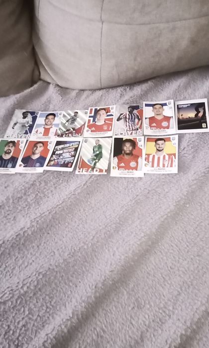 Vând stikere fifa 365