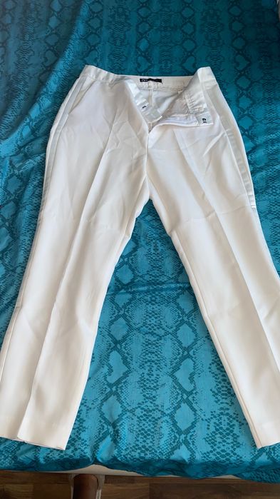 Pantaloni Zara de costum combinati cu satin