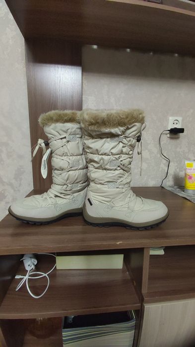 Продаю димисезонные сапоги.