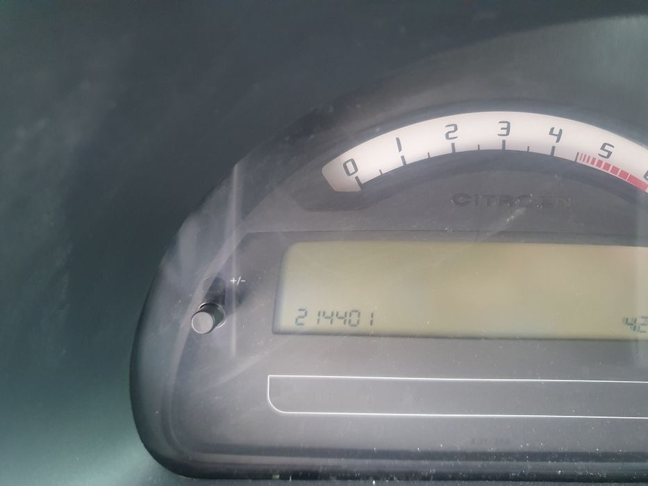 Продавам Ситроен С2