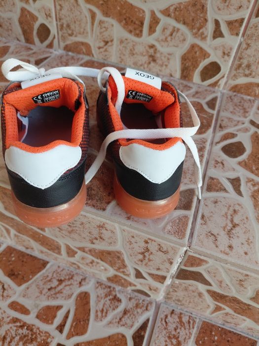 De vânzare  adidași