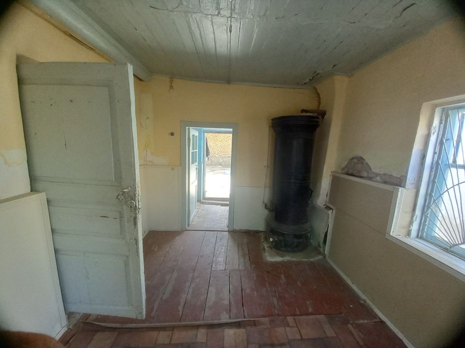 Уй сотилади . Ховли