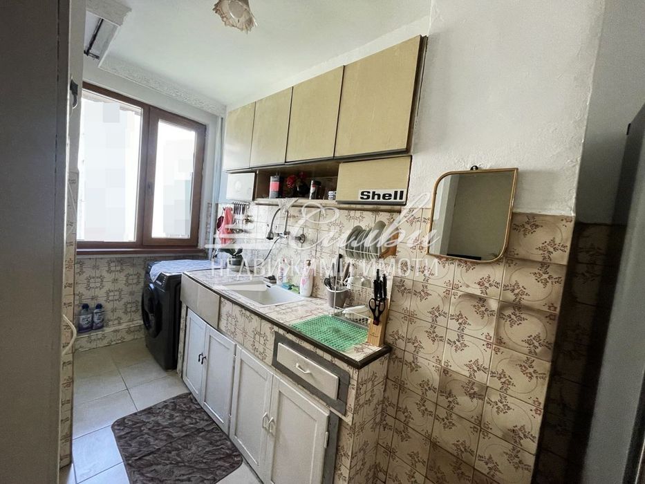 Четиристаен ТУХЛЕН апартамент в района на Математическа гимназия