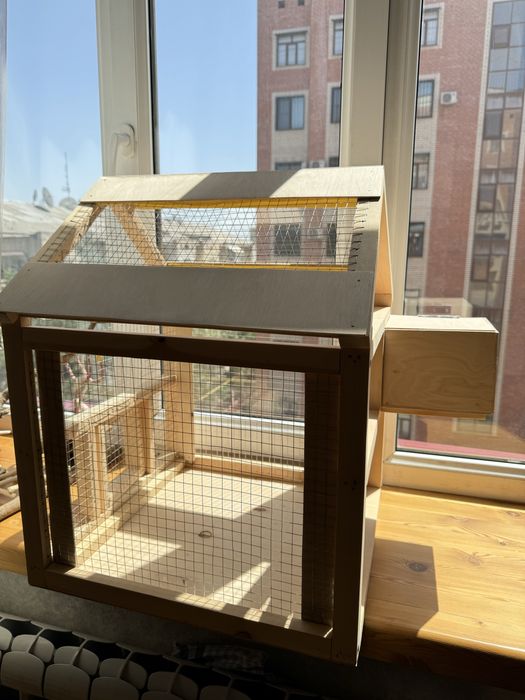 Клетка для птиц с домиком