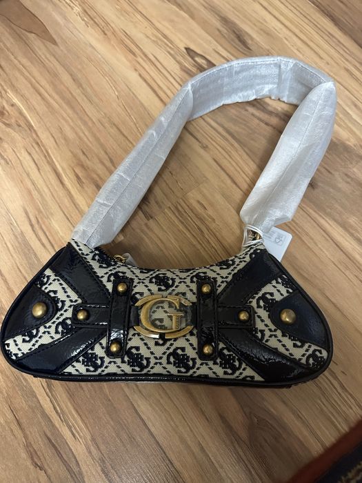 Дамски чанти guess