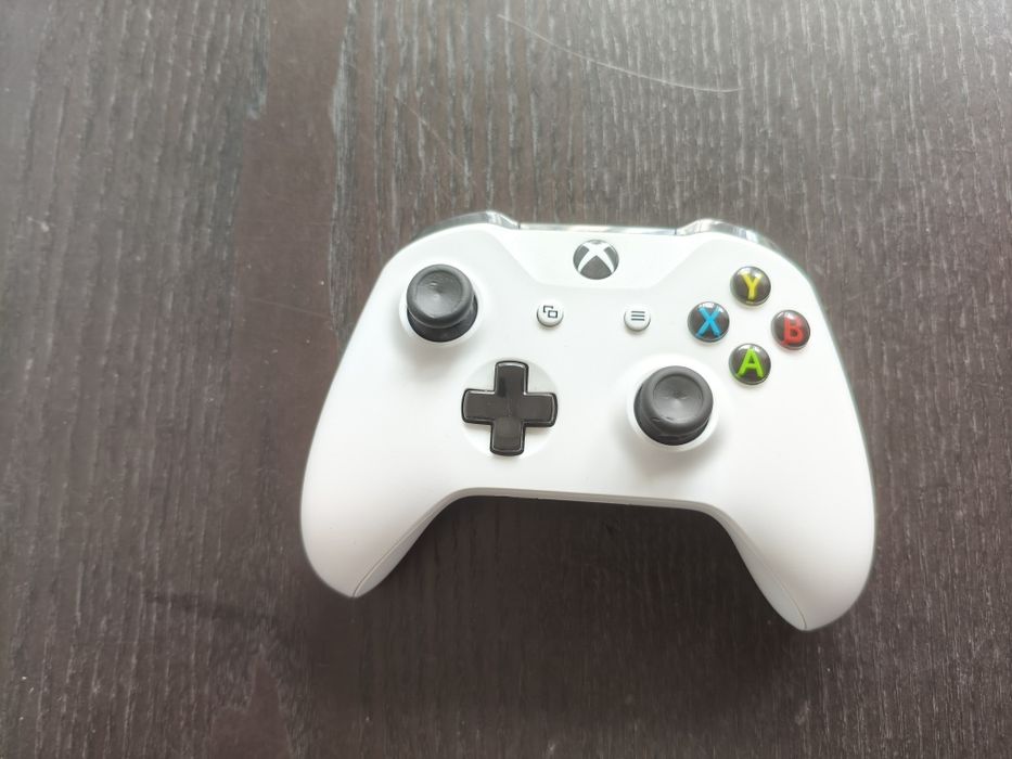 Xbox one x 1 tb + 13 jocuri
