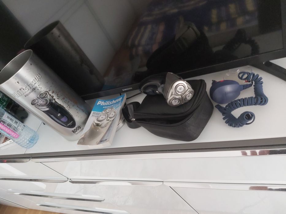 Електрическа самобръсначка Philips Aquagenic Sensotec 8000 series