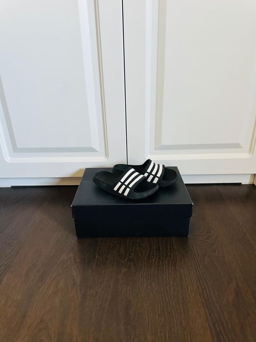 Papuci / slapi , de la firma adidas ,  pentru copii , numarul 28