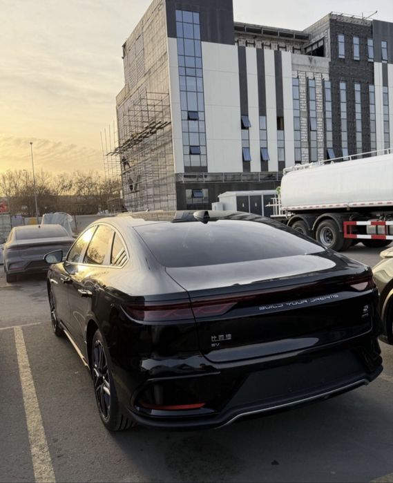 Byd Han 635 km zapas xod Jigareng salon