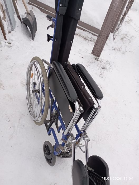 Продам коляску инвалидную и ходунки