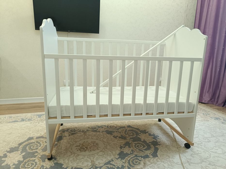 Продам детскую кровать с матрасом