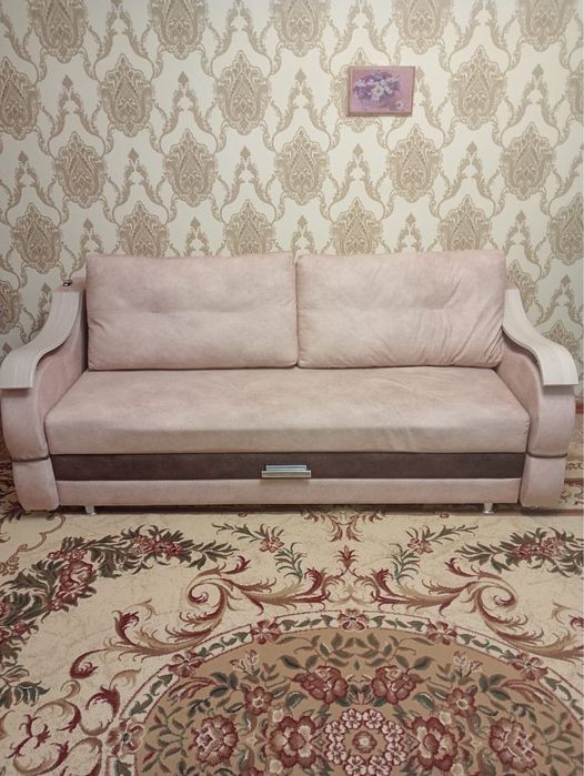 Продам диван практически новый стоял для гостей