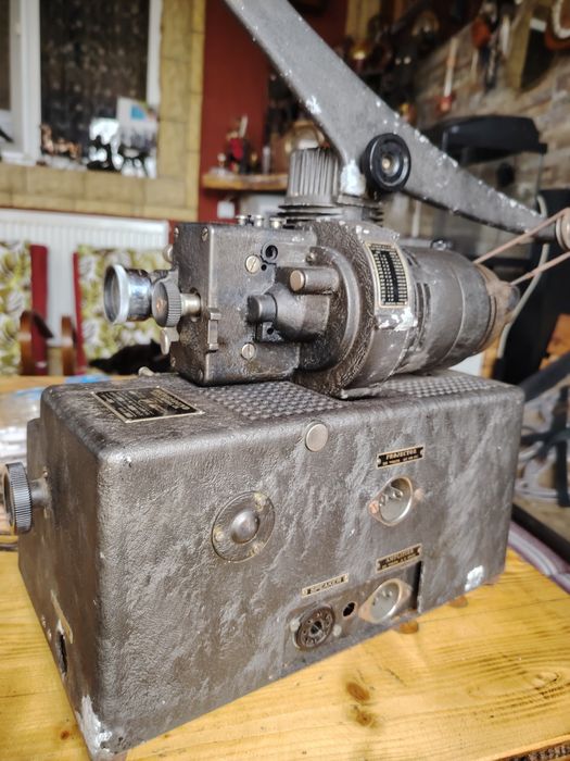 Proiector film Bell & Howell Anii 40