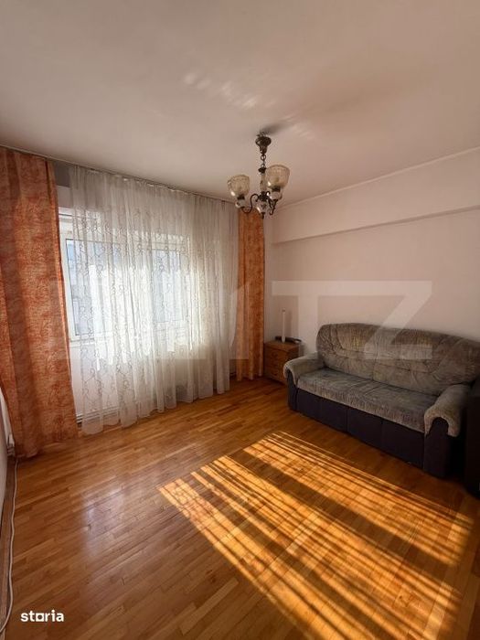 Apartament 3 camere, Decomandat, Zona Mall, Etajul 2