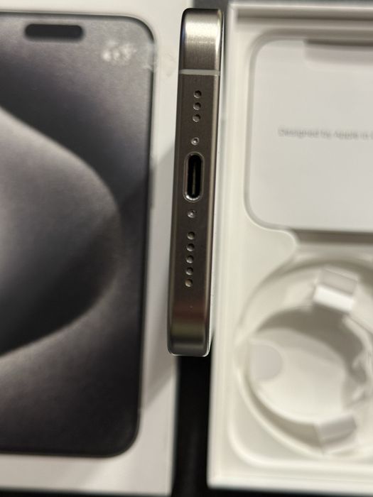 Продавам I phone 15 pro 256MB