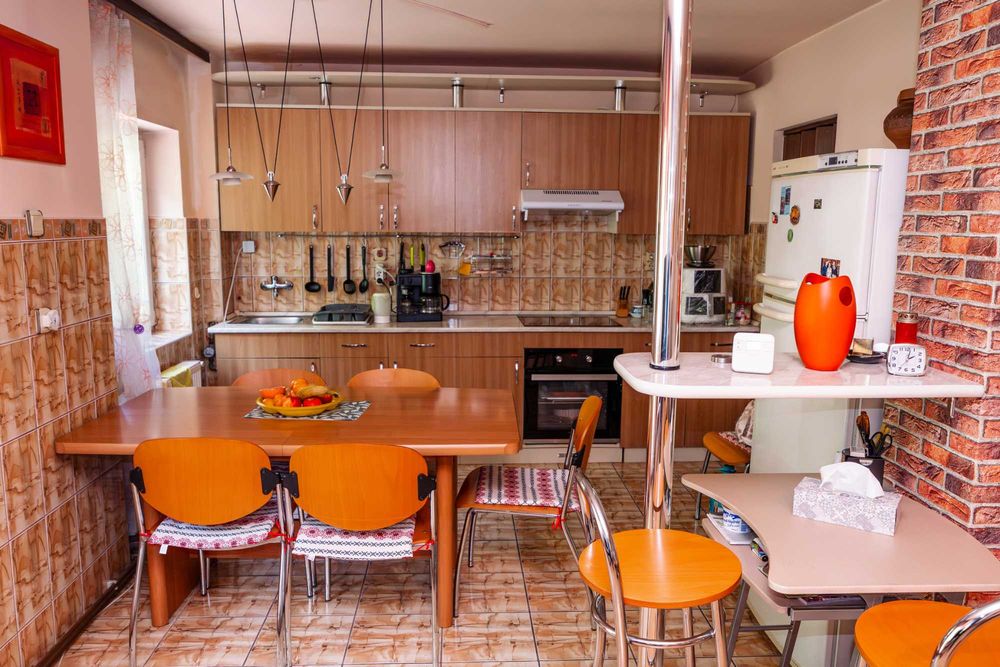 Apartament 3 camere, 75 mp + boxă 18 mp, Băile Herculane