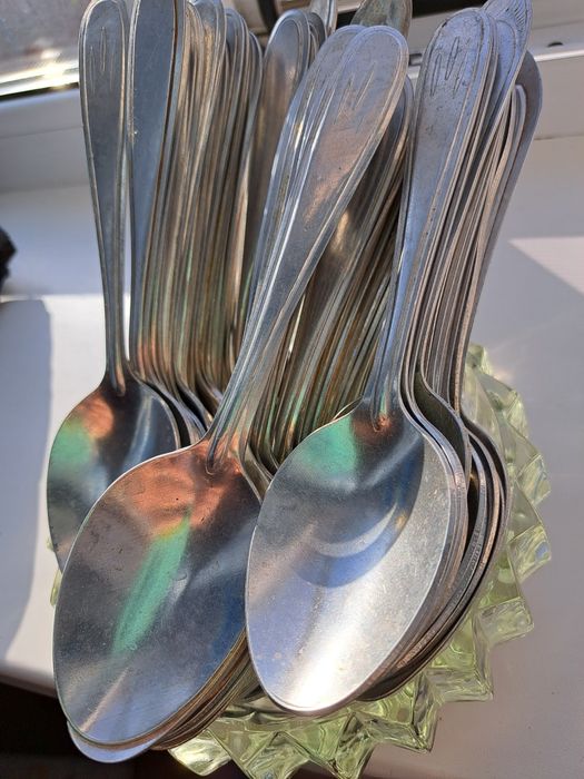 Столовые ложки и вилки