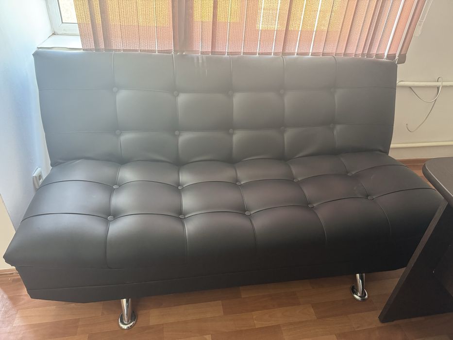 Продам диван офисный расклодной