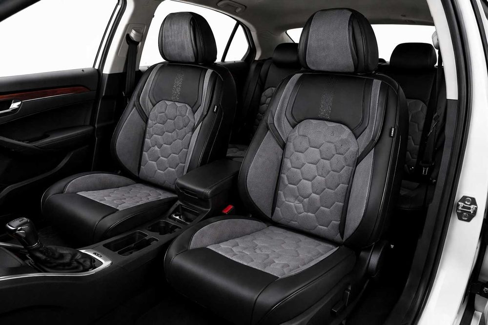 Комплект луксозна универсална тапицерия еко кожа и алкантара - черна, черно-сива или черно-червена.