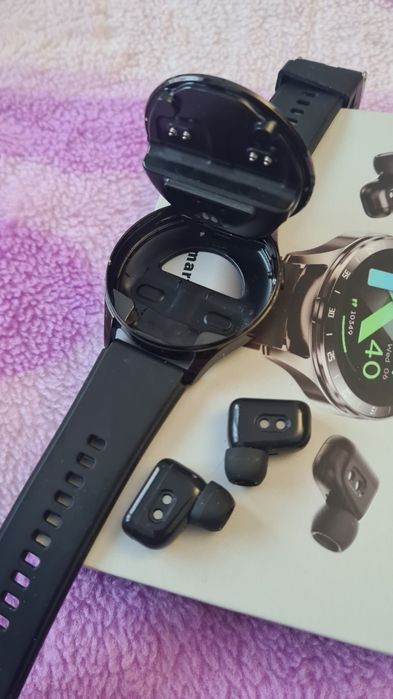 Продавам смарт часовник с безжични слушалки