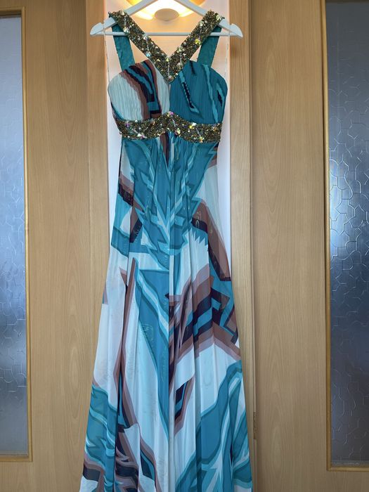 Vând sau inchiriez rochii elegante
