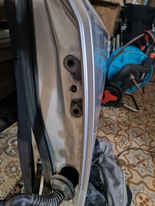 Задна лява врата за Toyota Avensis T27