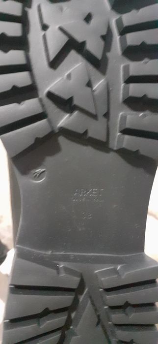 Vând cizme din piele naturală brand Arket Suedia