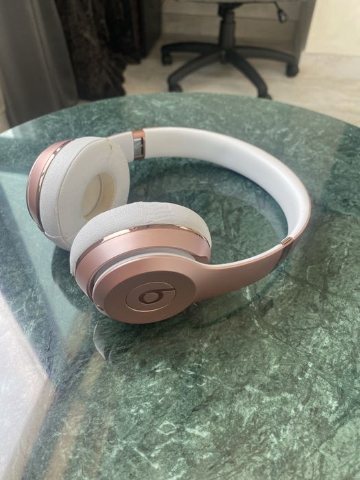 Beats solo 3 wireless by Dr. Dre